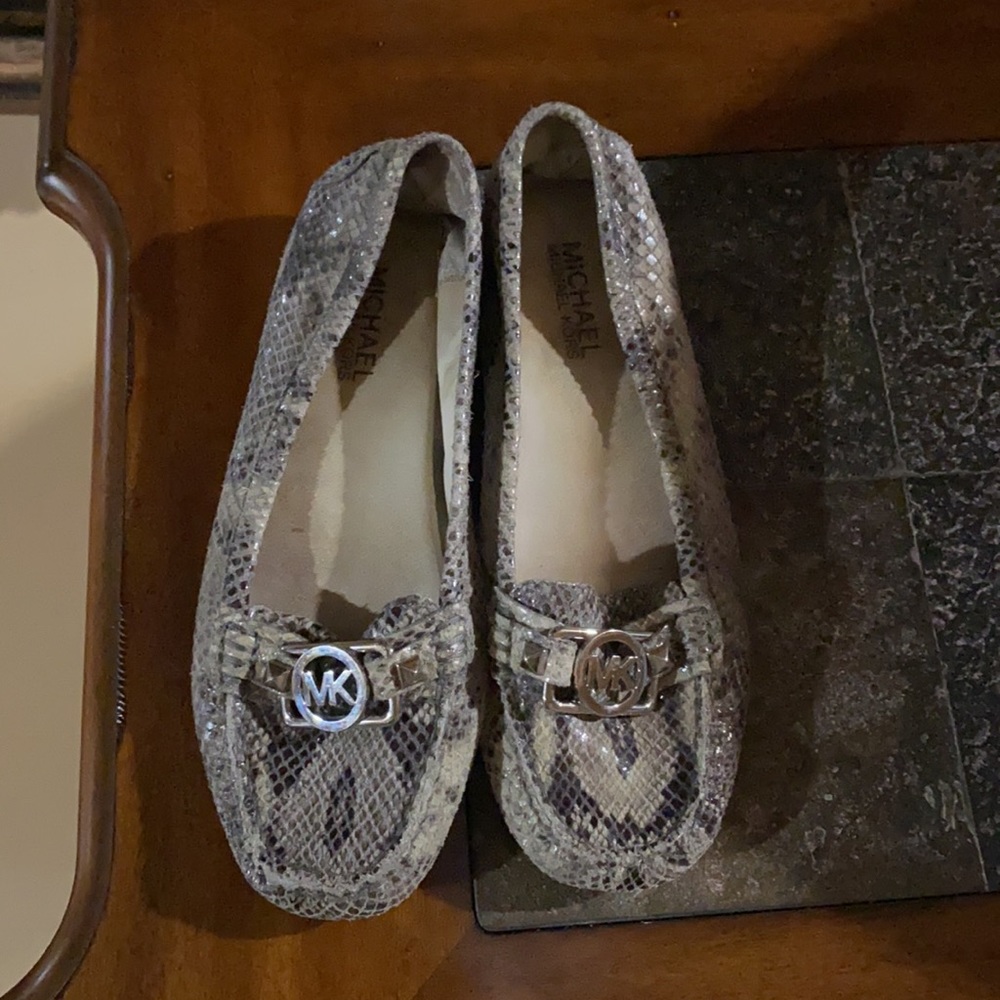 Size 6 flats With small heel